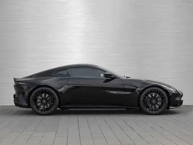 Aston Martin V8