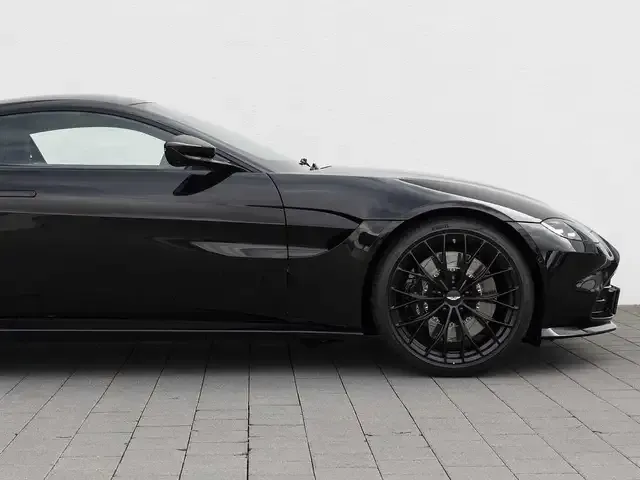 Aston Martin V8