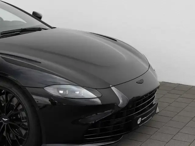 Aston Martin V8