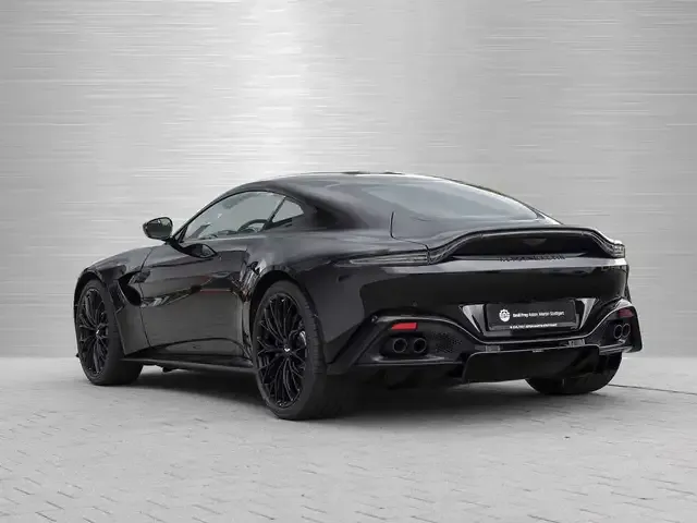 Aston Martin V8