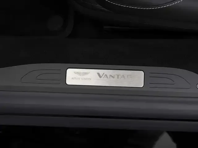 Aston Martin V8