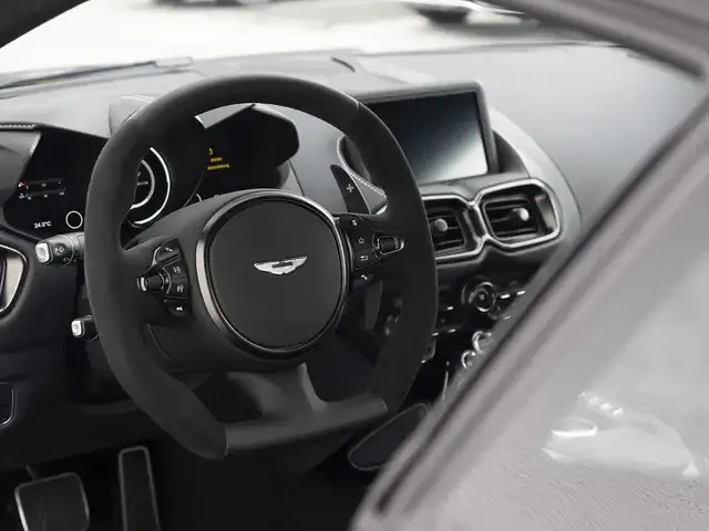 Aston Martin V8