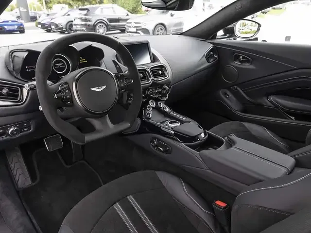 Aston Martin V8