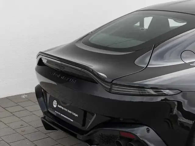 Aston Martin V8