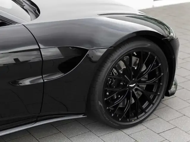 Aston Martin V8