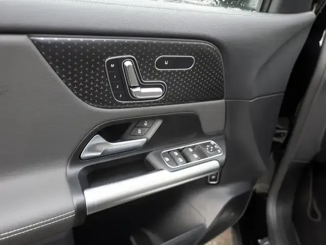 Mercedes-Benz EQA 300