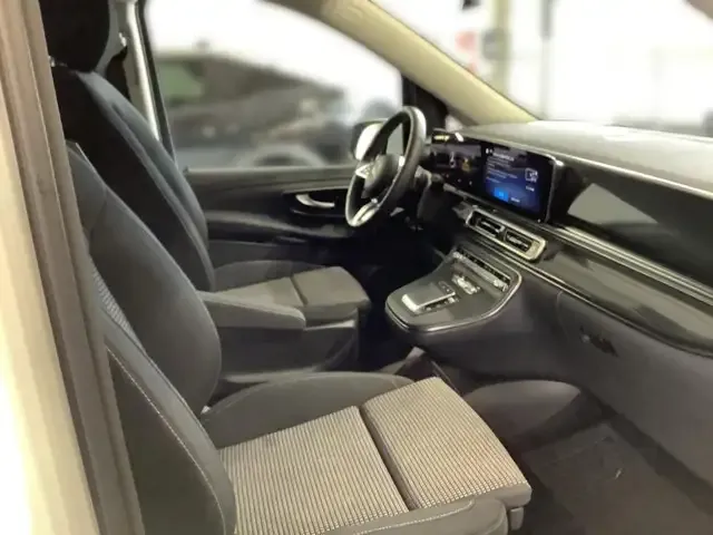 Mercedes-Benz V 220