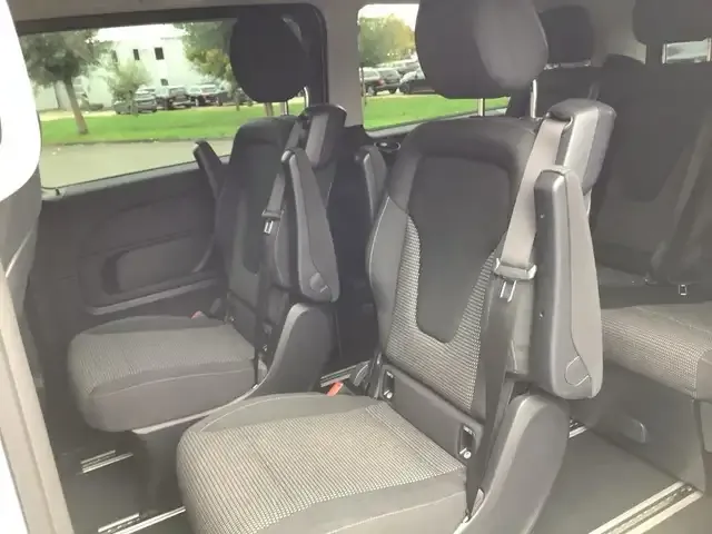 Mercedes-Benz V 220