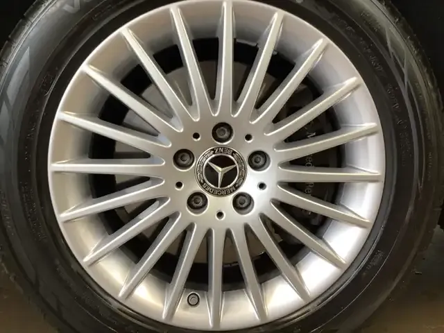 Mercedes-Benz V 220
