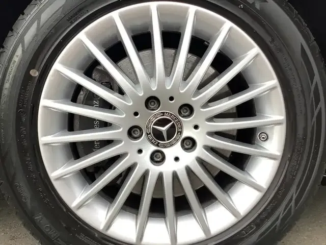 Mercedes-Benz V 220