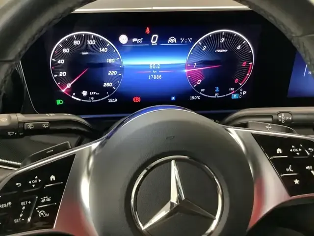 Mercedes-Benz V 220