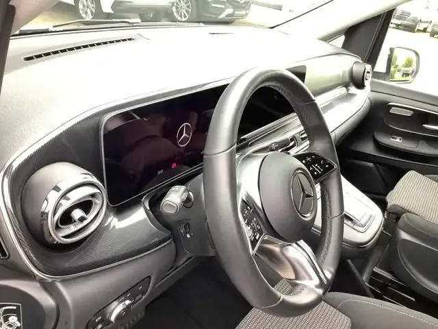 Mercedes-Benz V 220