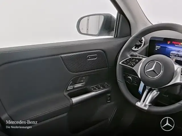 Mercedes-Benz EQA 300