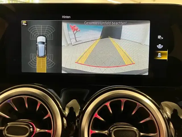 Mercedes-Benz EQB 300