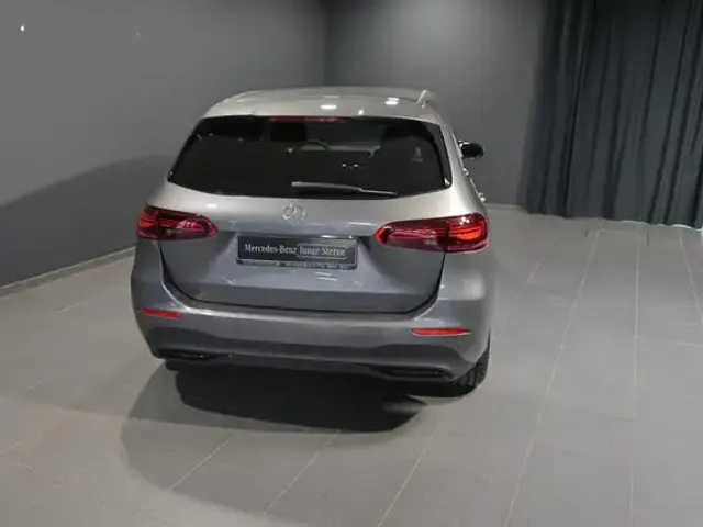 Mercedes-Benz B 220
