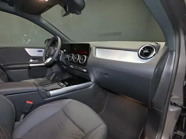 Mercedes-Benz B 220