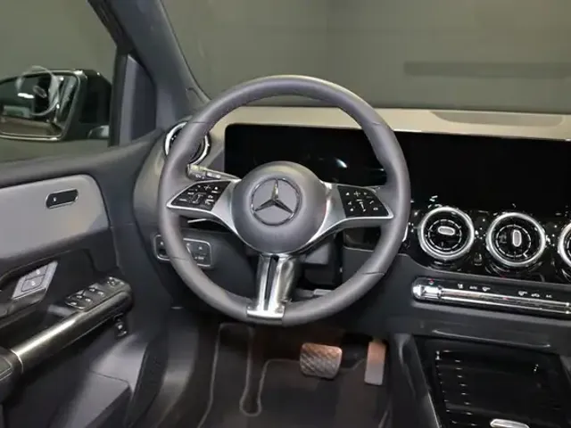 Mercedes-Benz B 220