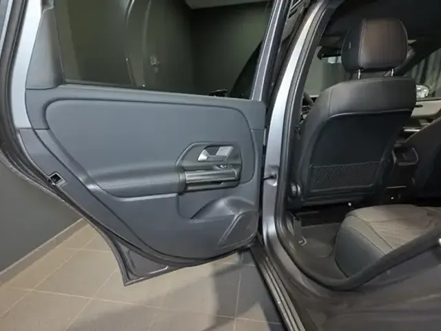Mercedes-Benz B 220