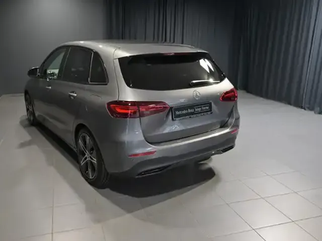 Mercedes-Benz B 220