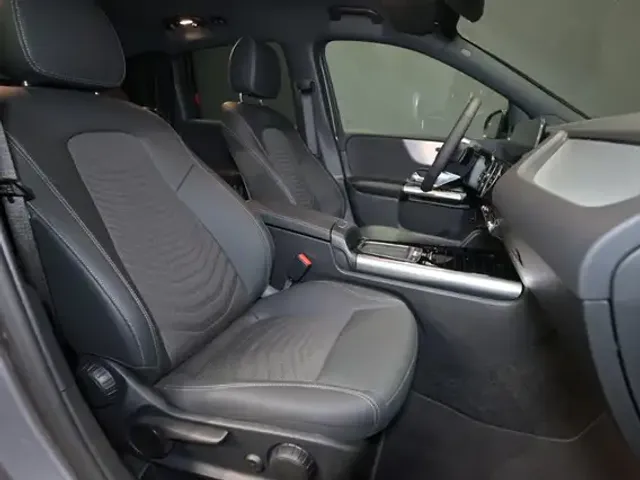 Mercedes-Benz B 220