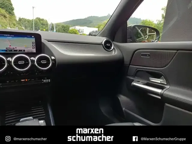 Mercedes-Benz GLA 220