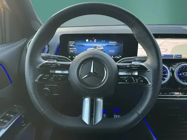 Mercedes-Benz GLB 220