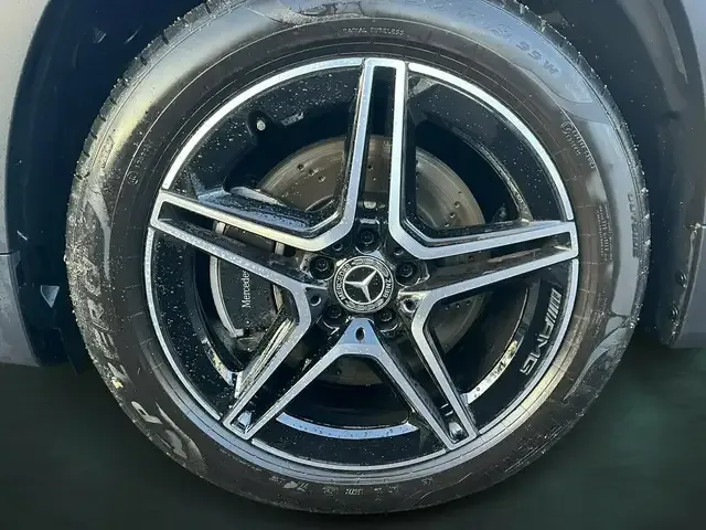 Mercedes-Benz GLB 220