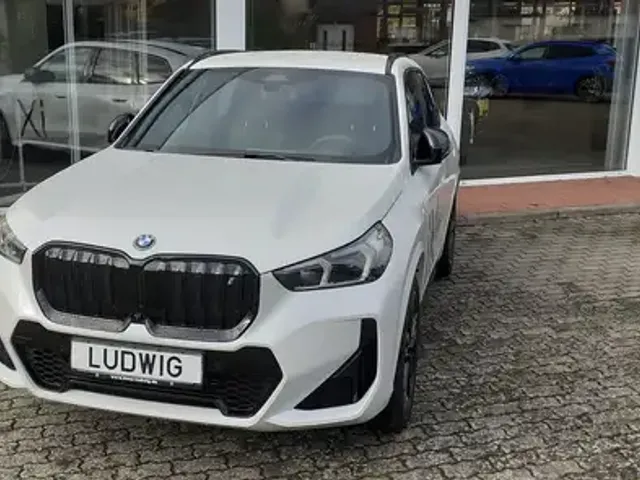 BMW iX1