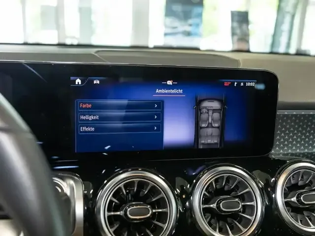 Mercedes-Benz EQB 300