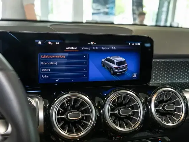 Mercedes-Benz EQB 300