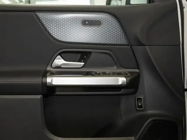 Mercedes-Benz EQB 300