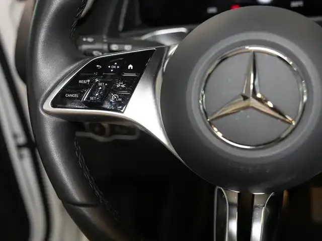 Mercedes-Benz EQB 300