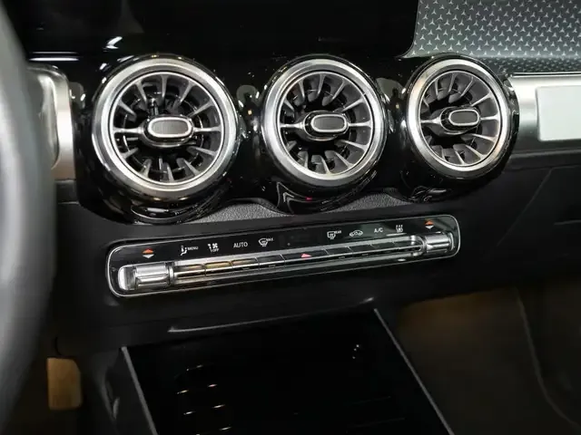 Mercedes-Benz EQB 300