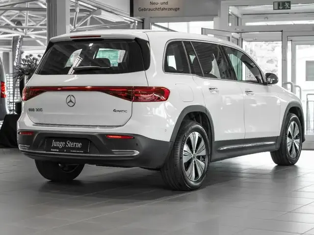 Mercedes-Benz EQB 300