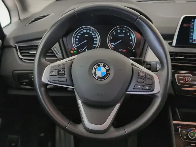 BMW 218