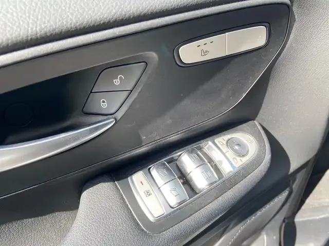 Mercedes-Benz V 220