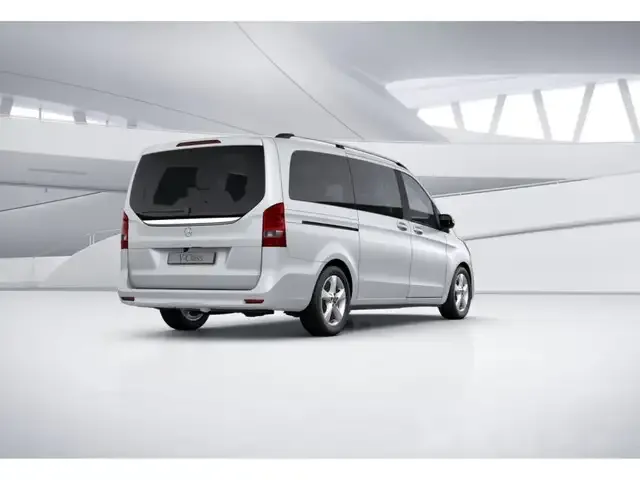 Mercedes-Benz V 220