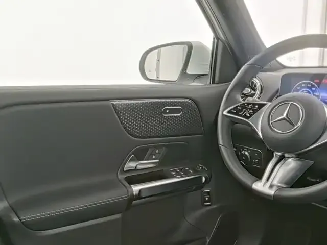 Mercedes-Benz EQB 350