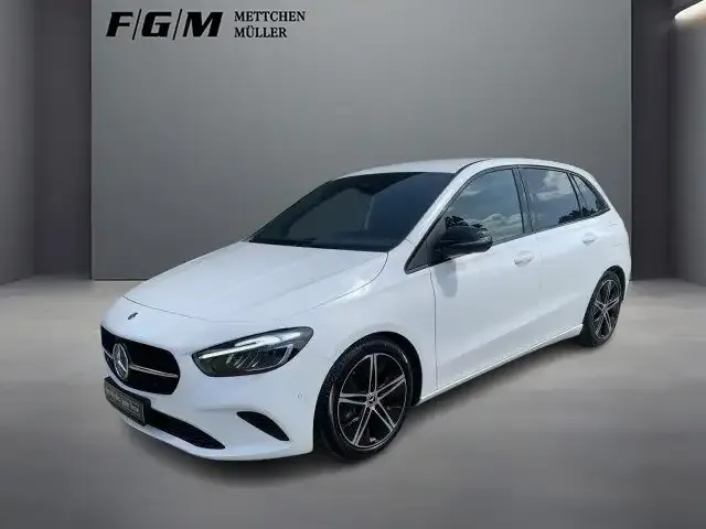 Mercedes-Benz B 180