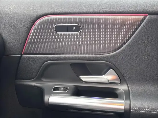 Mercedes-Benz EQA 300