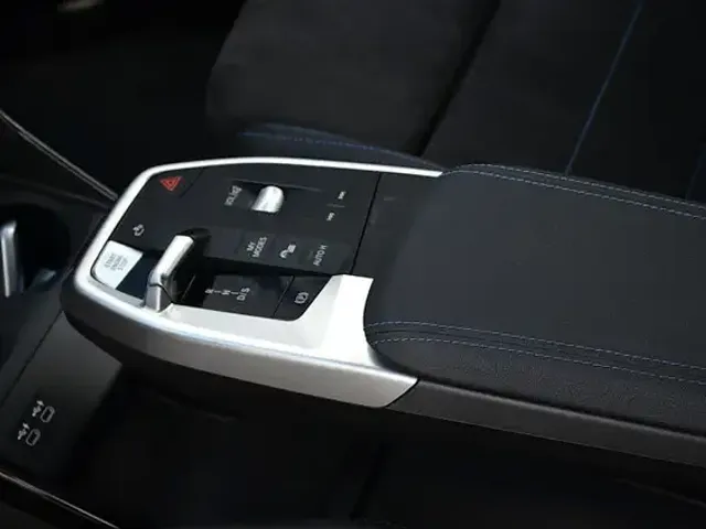 BMW 230