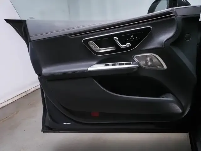 Mercedes-Benz EQE 300