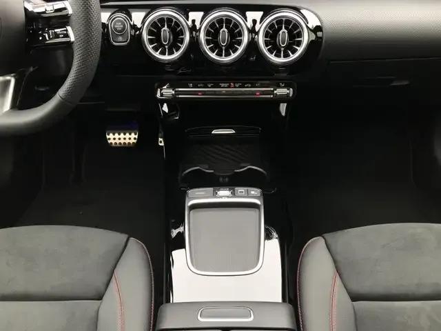 Mercedes-Benz A 220