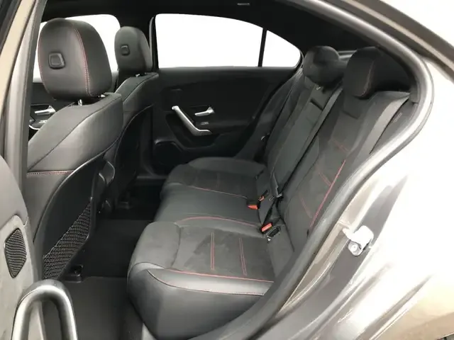 Mercedes-Benz A 220