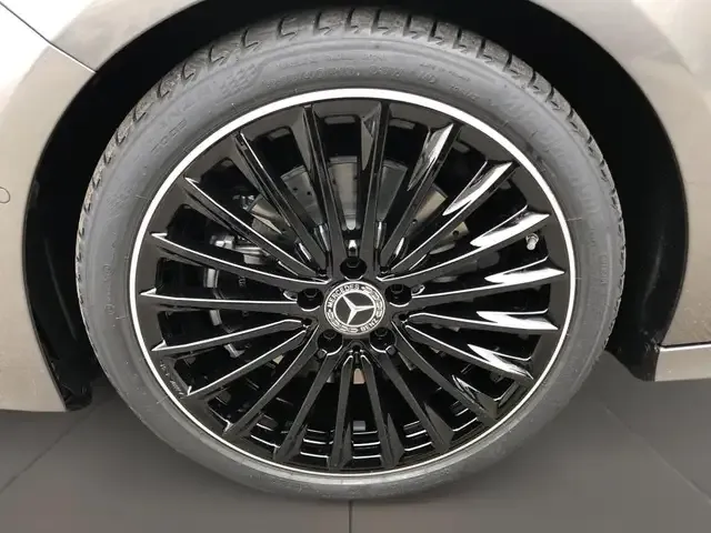 Mercedes-Benz A 220