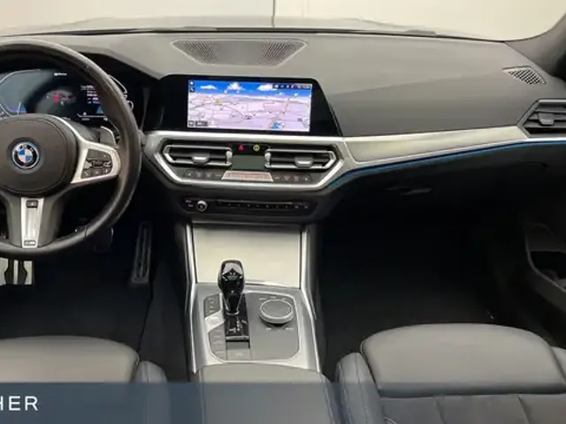 BMW 330