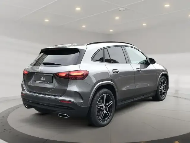 Mercedes-Benz GLA 180