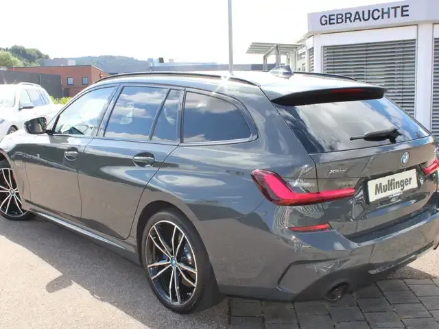 BMW 330