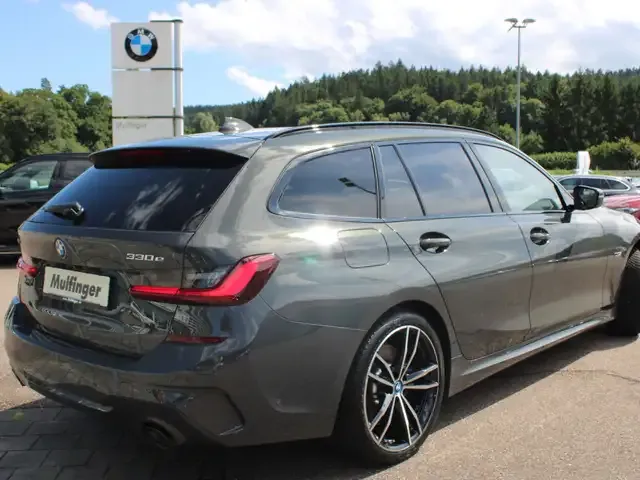 BMW 330