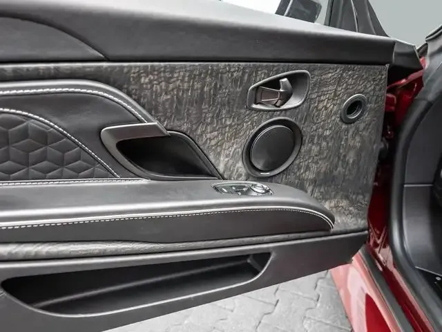 Aston Martin DBS